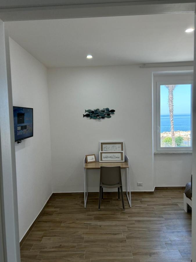 Stella Di Mare- Cruise Shuttle Hotel ชิวิตาเวกเกีย ภายนอก รูปภาพ