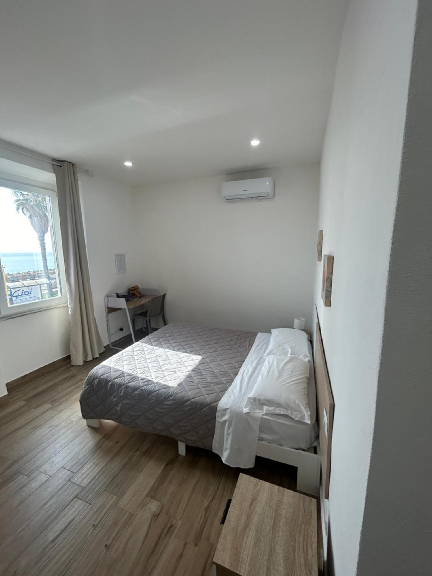 Stella Di Mare- Cruise Shuttle Hotel ชิวิตาเวกเกีย ภายนอก รูปภาพ